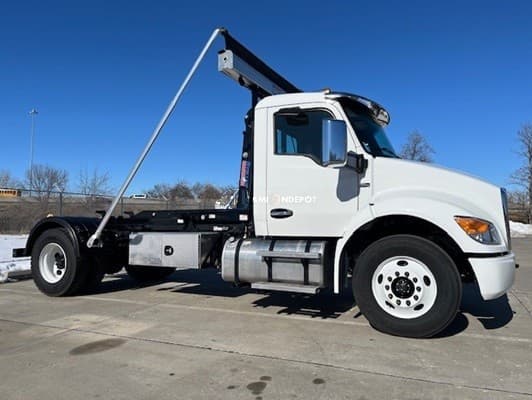 2025 Kenworth T280 Hooklift Trucks