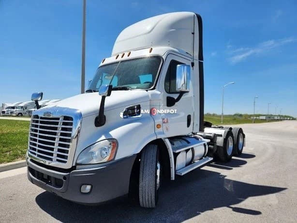 2018 Freightliner CASCADIA 113 Day Cab Trucks