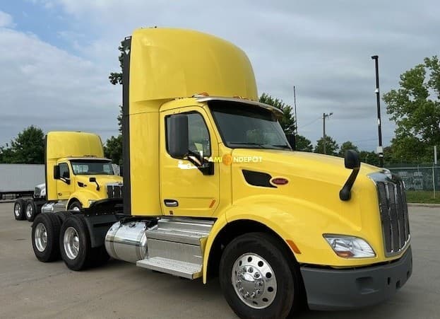 2021 Peterbilt 579 Day Cab Trucks