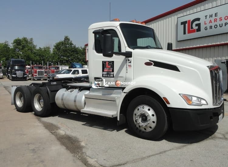 2022 Peterbilt 579 Day Cab Trucks