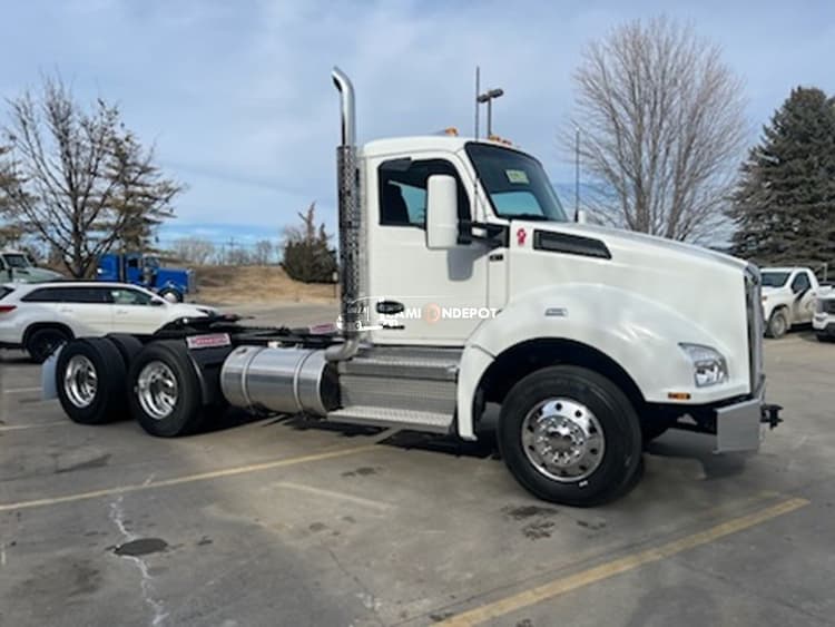 2026 Kenworth T880 Day Cab Trucks