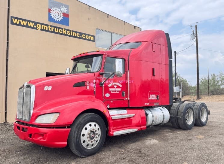 2014 Kenworth T 680 Sleeper Trucks