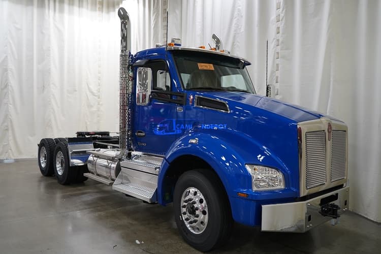 2025 Kenworth T880 Day Cab Trucks