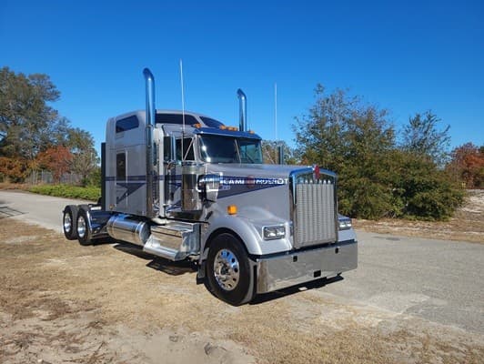 2025 Kenworth W900L Sleeper Trucks