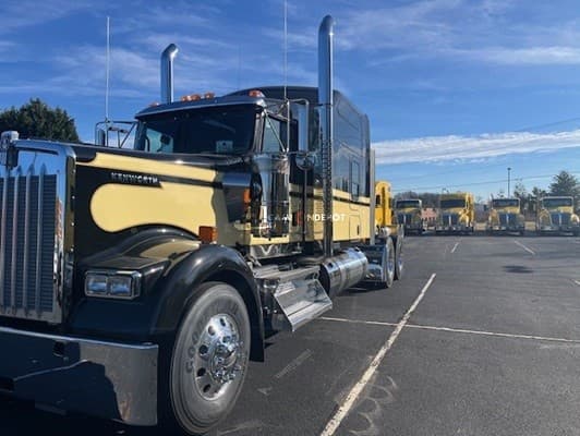 2025 Kenworth  W900L Sleeper Trucks