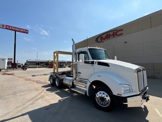2025 Kenworth  T880 Day Cab Trucks