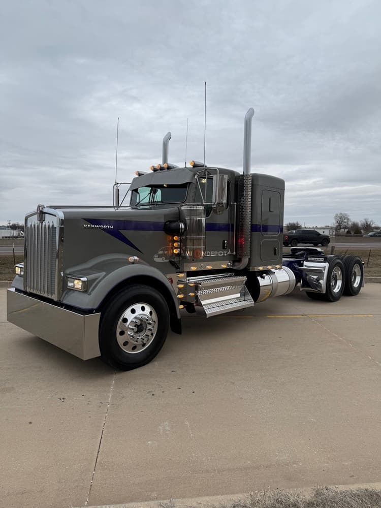 2025 Kenworth W900L Sleeper Trucks