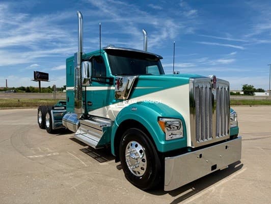 2026 Kenworth W990 Sleeper Trucks