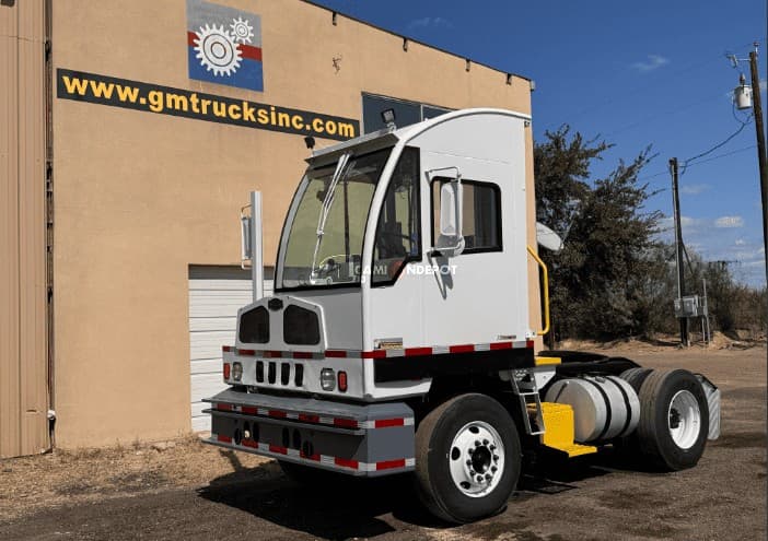 2017 Autocar 4X2 Yard Spotter Trucks