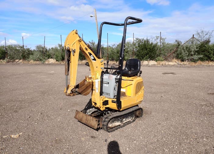 2013 John Deere  670C Construction Equipment Excavators