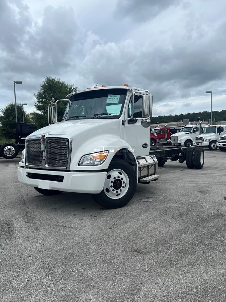 2025 Kenworth T280 Cab & Chassis Trucks