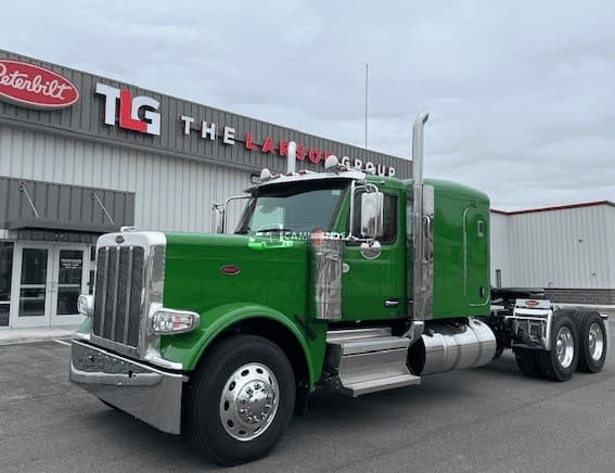 2025 Peterbilt 589 Sleeper Trucks