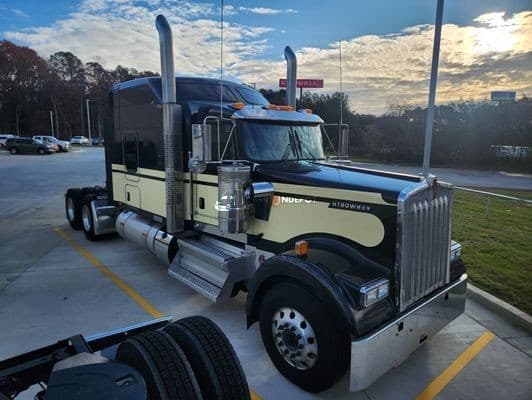 2025 Kenworth W900L Sleeper Trucks