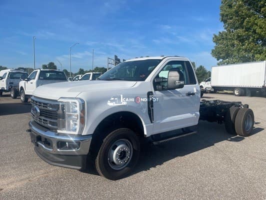 2025 Ford F350 Cab & Chassis Trucks