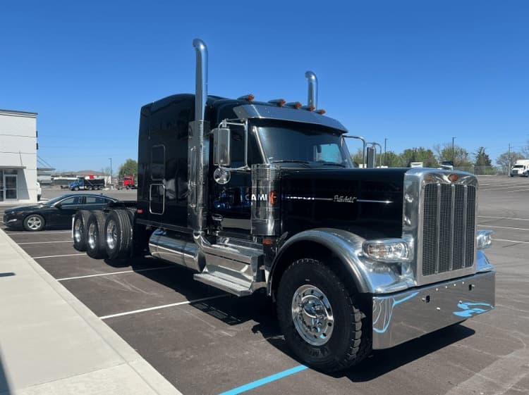 2025 Peterbilt 589 Sleeper Trucks