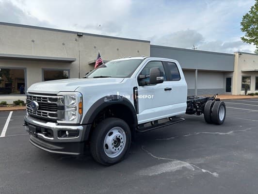 2025 Ford F550 Cab & Chassis Trucks