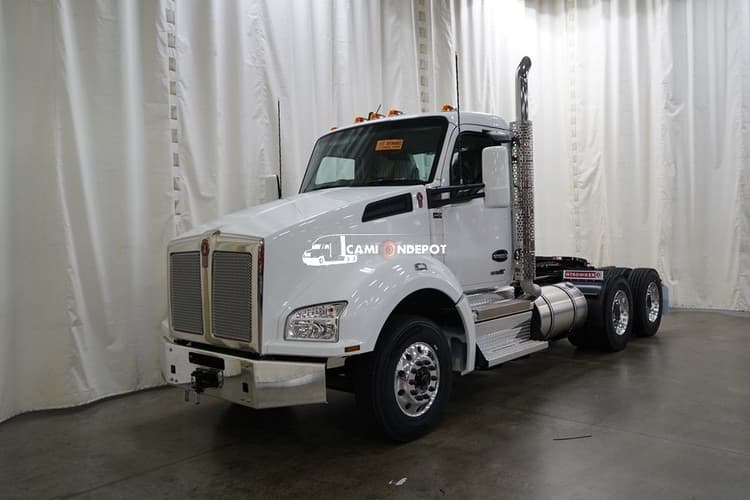 2025 Kenworth T880 Day Cab Trucks