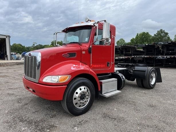2018 Peterbilt 337 Day Cab Trucks