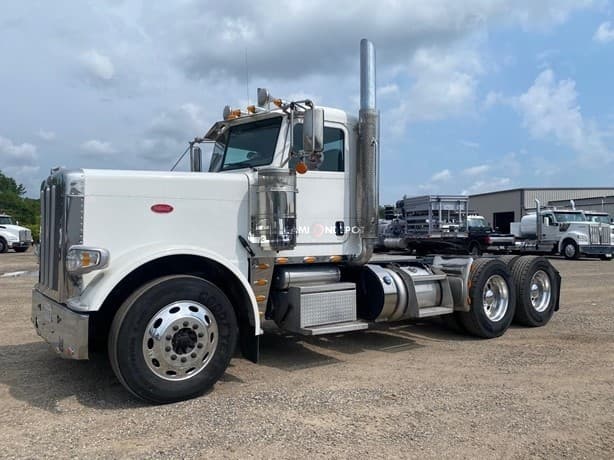 2018 Peterbilt 389 Day Cab Trucks