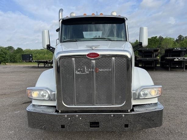 2020 Peterbilt 567 Day Cab Trucks