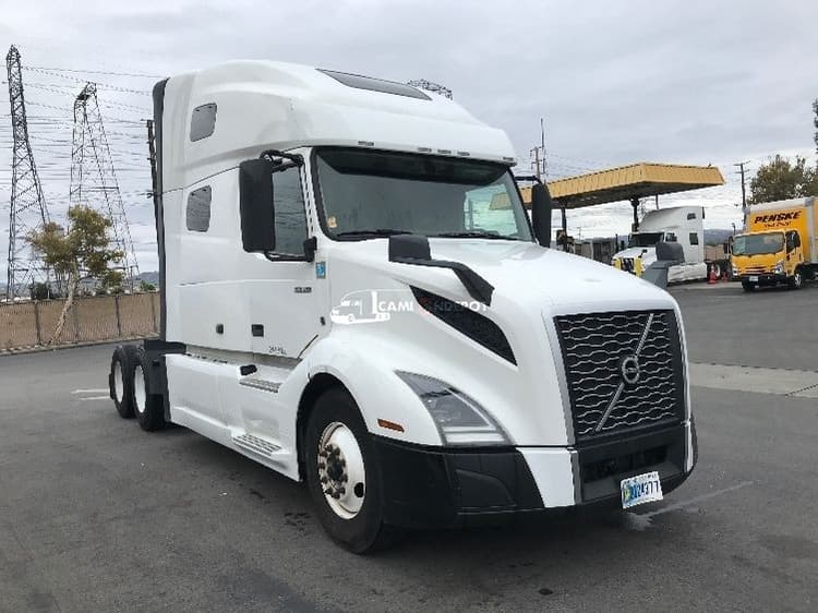 2022 Volvo VNL64760 Sleeper Trucks