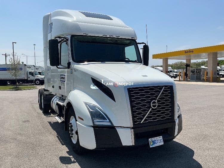 2023 Volvo VNL64760 Sleeper Trucks