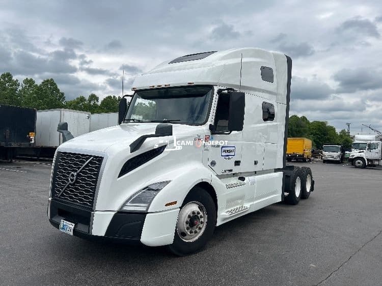 2022 Volvo VNL64760 Sleeper Trucks