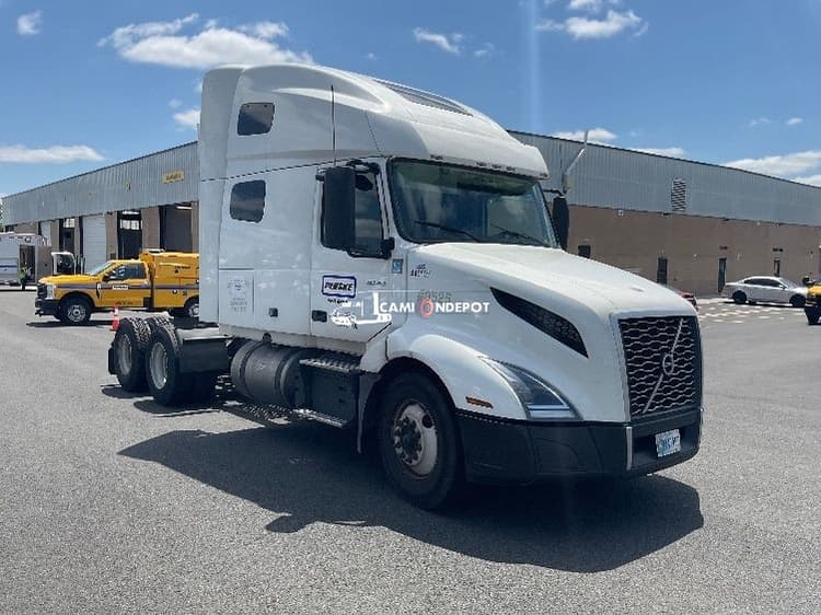 2023 Volvo VNL64760 Sleeper Trucks