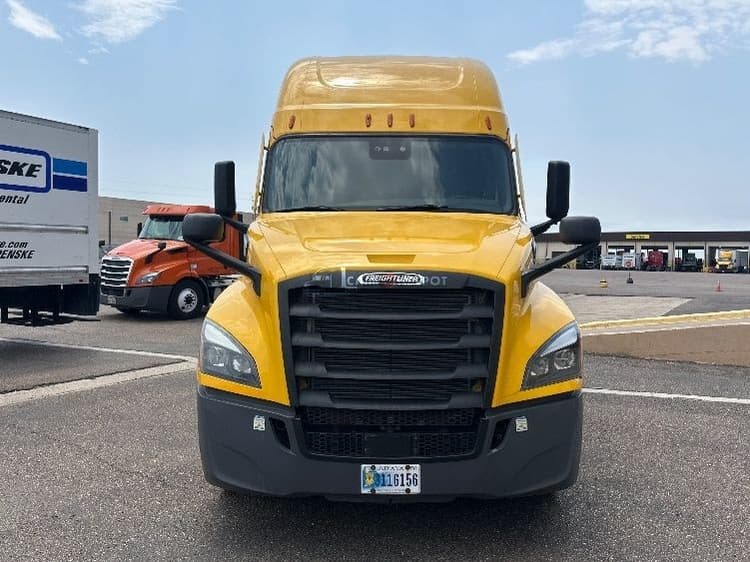 2022 Freightliner T12664ST Sleeper Trucks