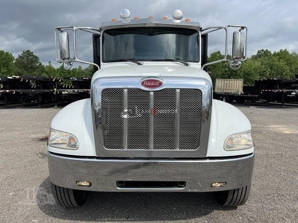 2017 Peterbilt 337 Flatbed Trucks