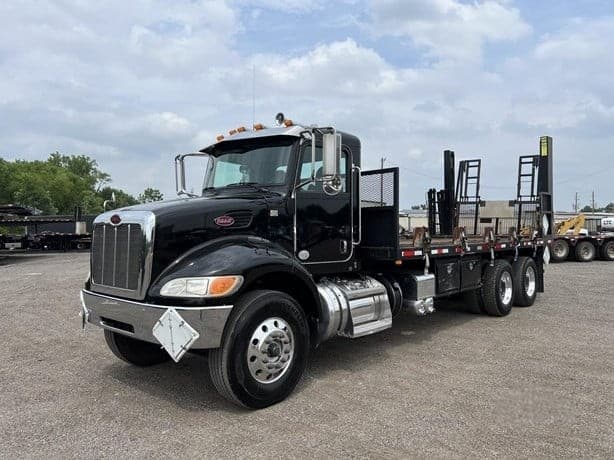 2015 Peterbilt 348 Flatbed Trucks