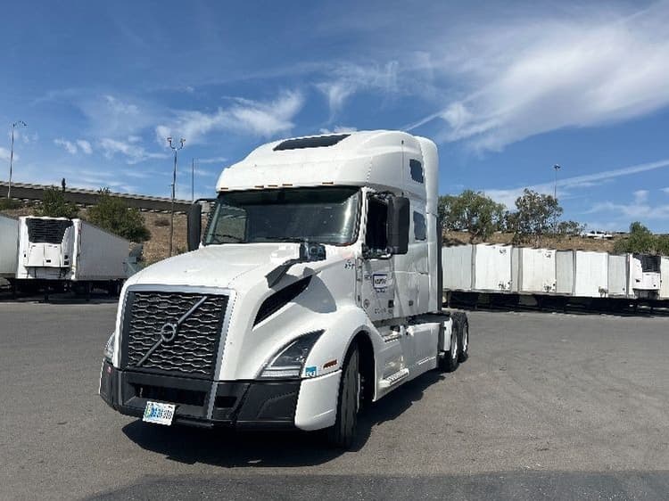 2022 Volvo VNL64760 Sleeper Trucks