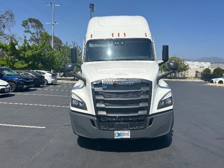 2022 Freightliner T12664ST Sleeper Trucks