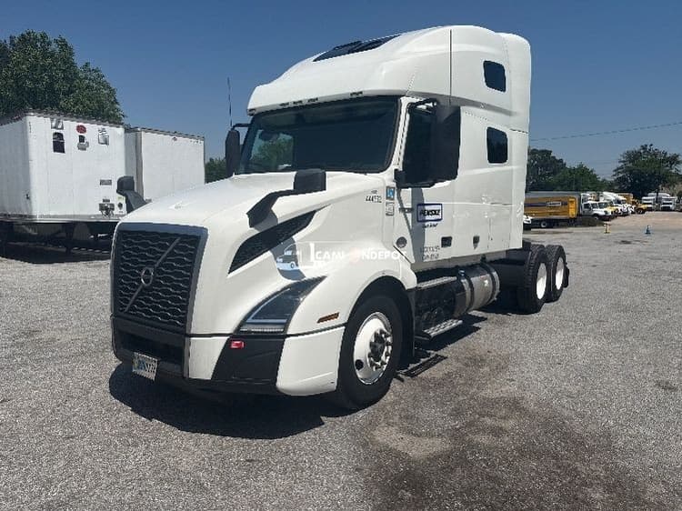 2022 Volvo VNL64760 Sleeper Trucks