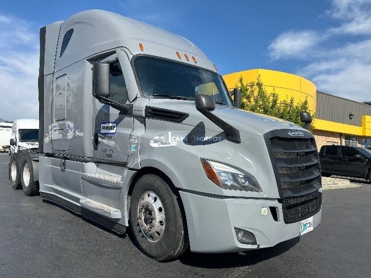 2022 Freightliner T12664ST Sleeper Trucks