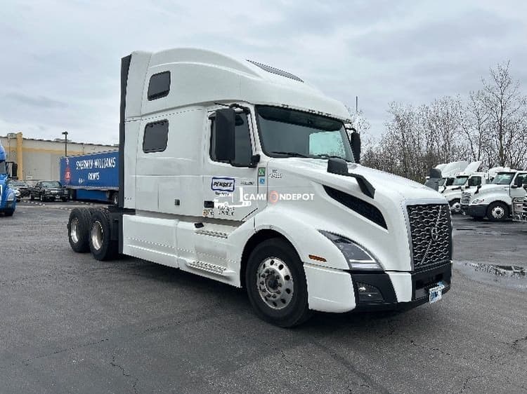 2022 Volvo VNL64860 Sleeper Trucks
