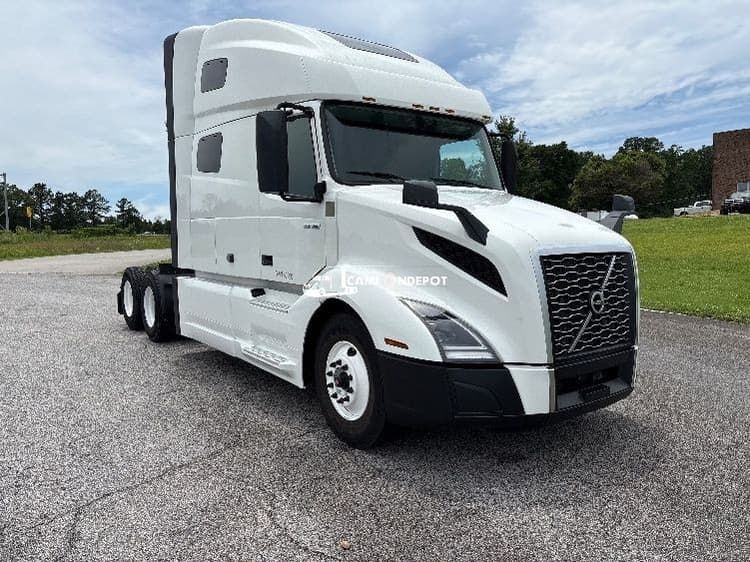 2022 Volvo VNL64760 Sleeper Trucks