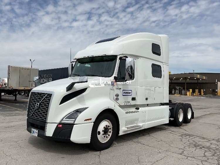 2022 Volvo VNL64860 Sleeper Trucks