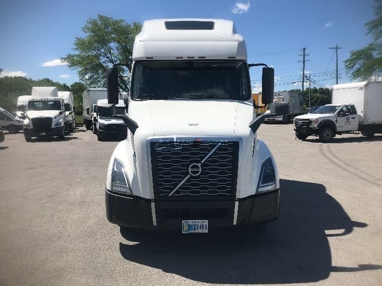2022 Volvo VNL64760 Sleeper Trucks