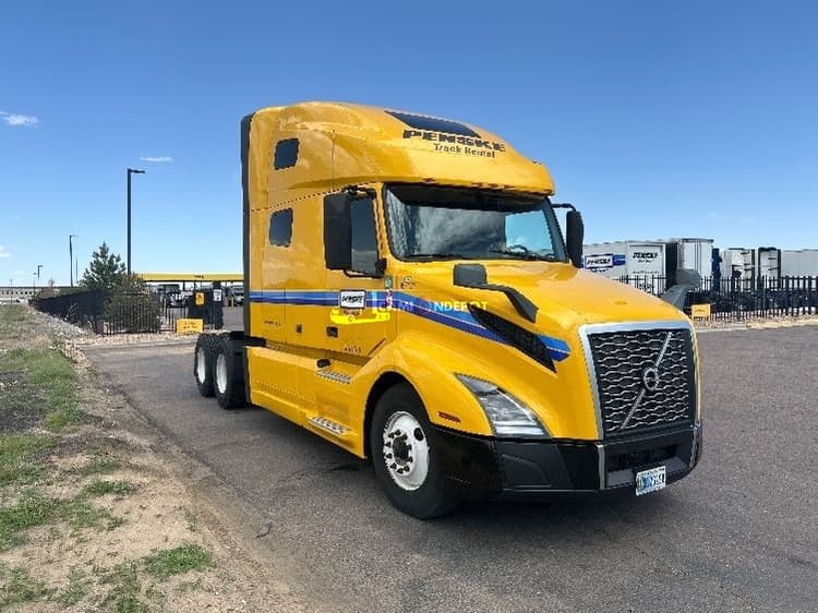 2022 Volvo VNL64760 Sleeper Trucks