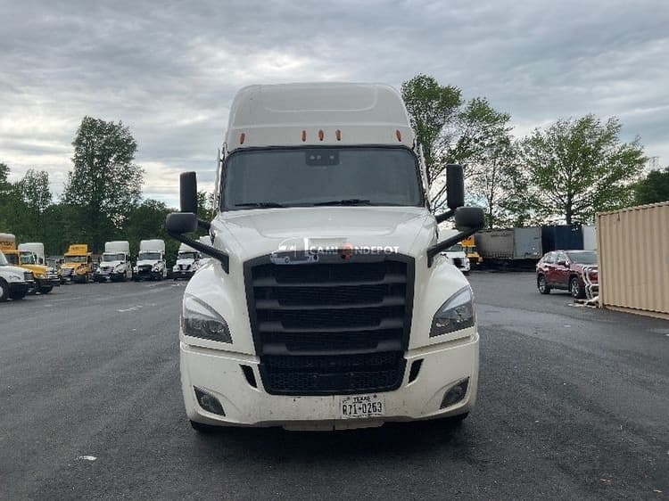 2022 Freightliner T12664ST Sleeper Trucks