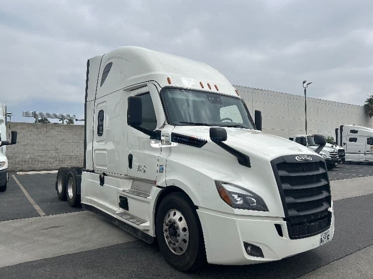 2022 Freightliner T12664ST Sleeper Trucks