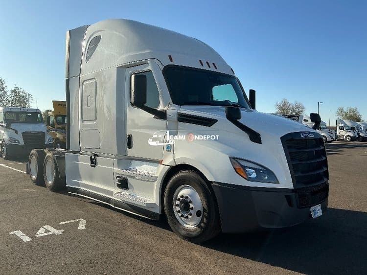 2022 Freightliner T12664ST Sleeper Trucks