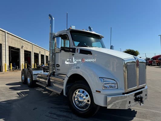 2025 Kenworth T880 Day Cab Trucks