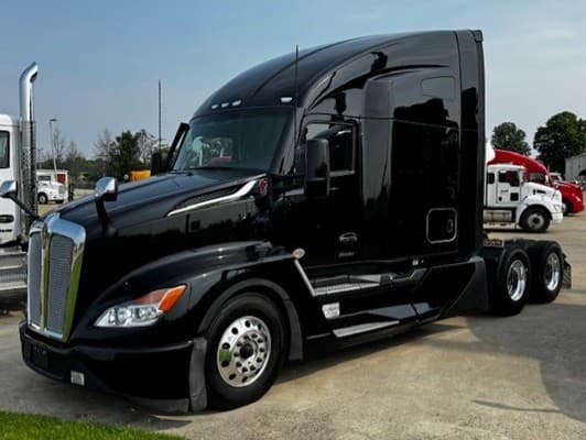 2022 Kenworth T680 Sleeper Trucks