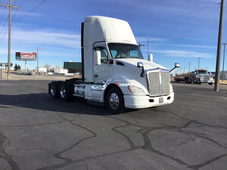 2020 KENWORTH T680 Day Cab Trucks