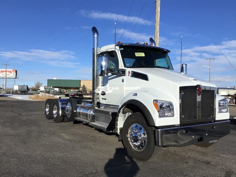 2025 Kenworth T880 Day Cab Trucks