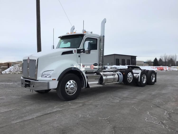 2025 Kenworth T880 Day Cab Trucks