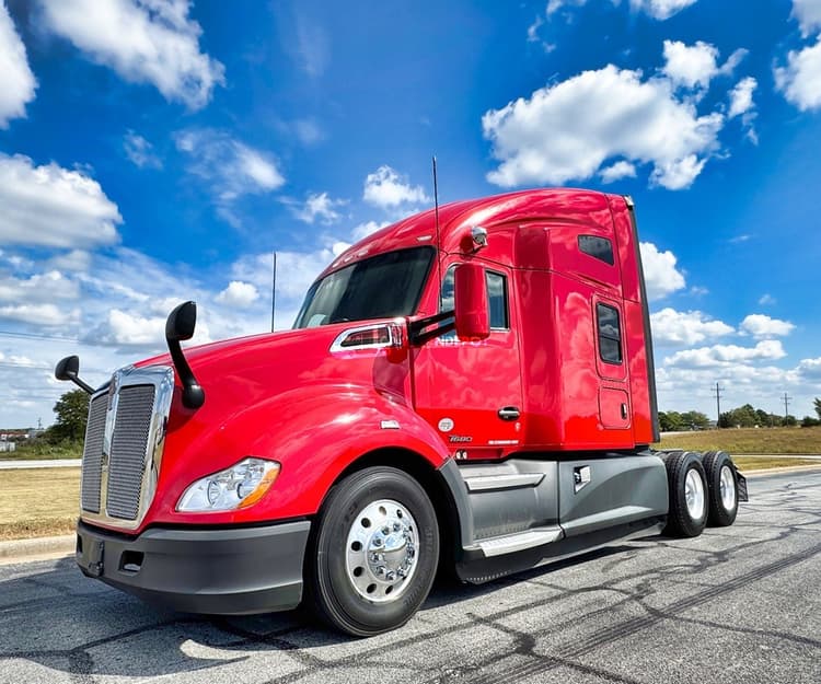 2021 Kenworth T680 Sleeper Trucks