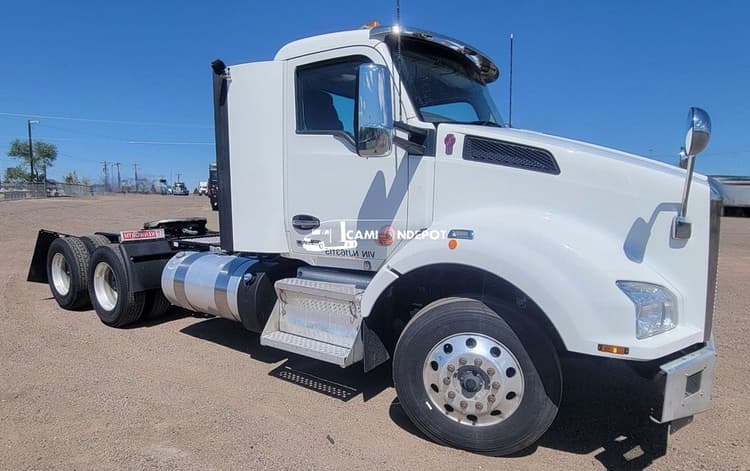 2022 Kenworth T880 Day Cab Trucks
